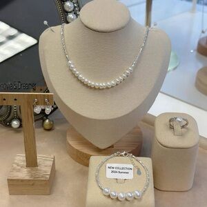 Necklace and bracelet set